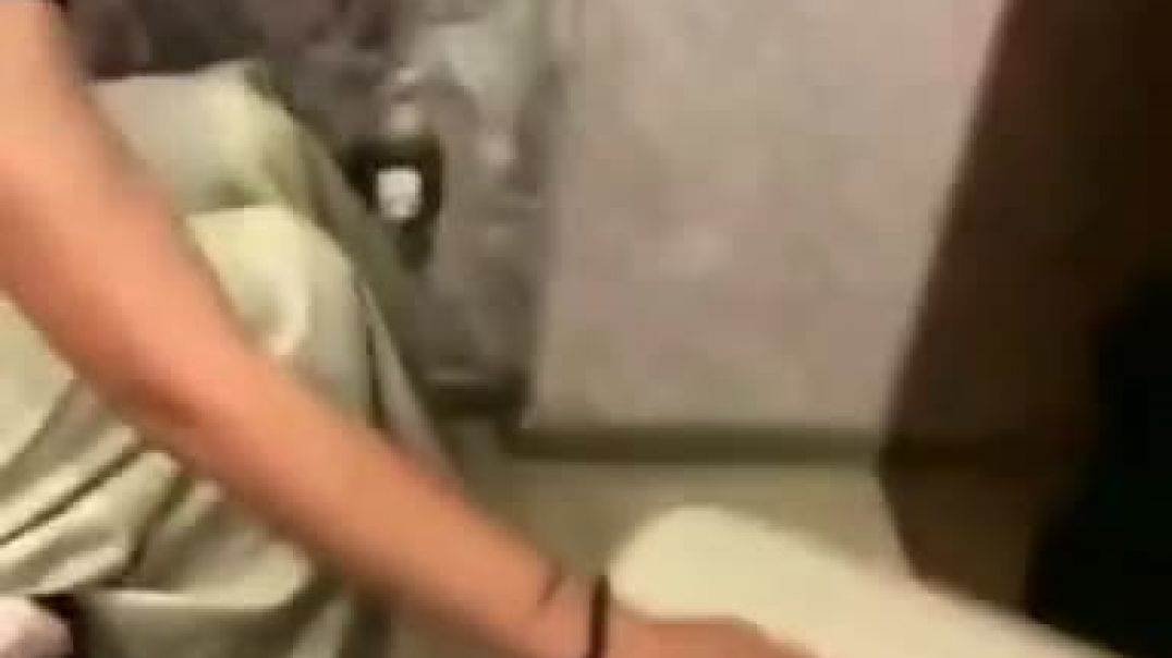 ⁣Закладчица была наказана спортиками на хате / Отбили руки за кражи